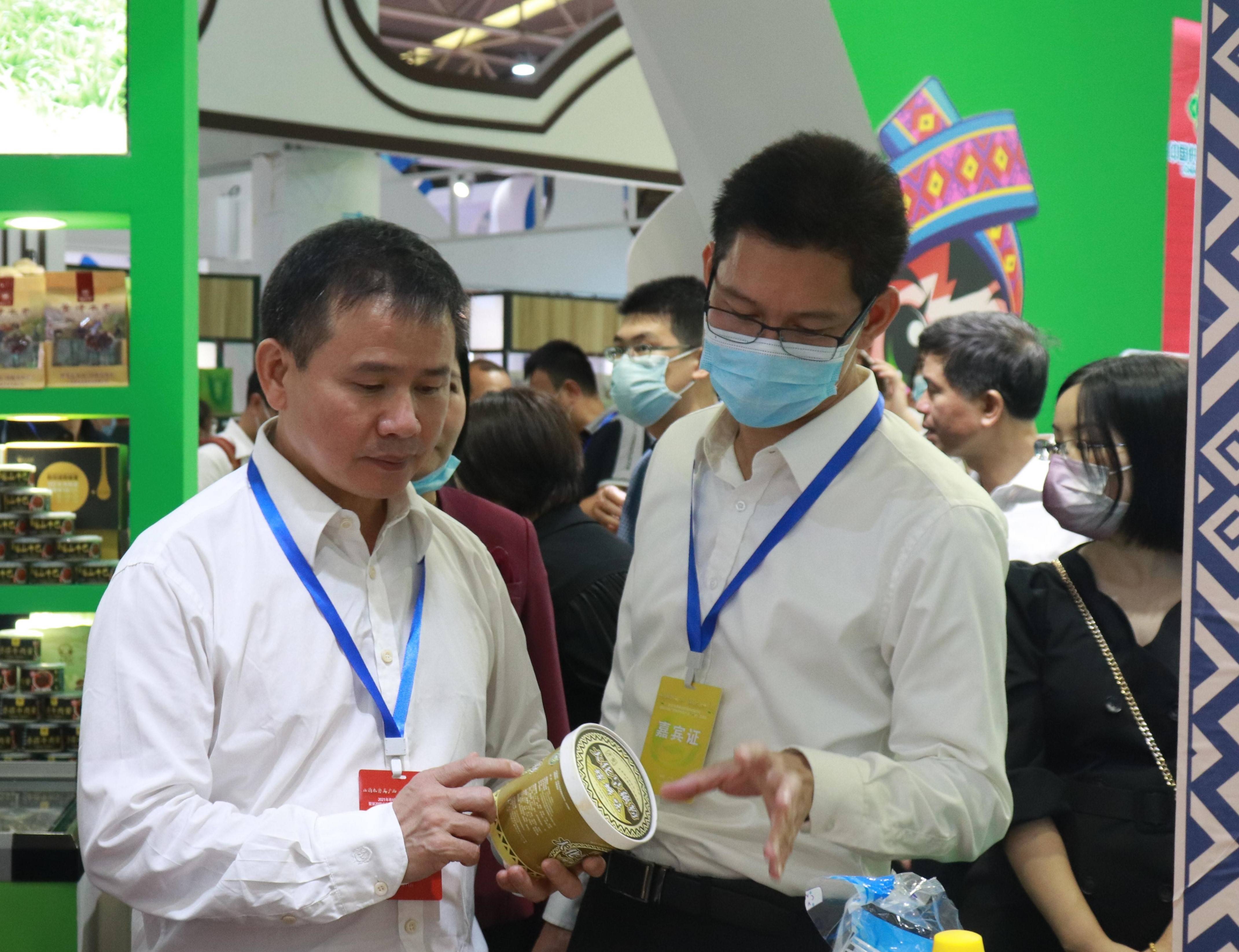 河池市人民政府副市长黄贤昌率领河池市展团280人参展,并邀请了涉农