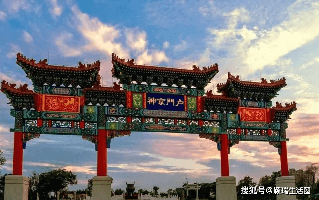 九达天衢"牌坊"九达天衢"牌坊是古城德州的标志性建筑,既是德州古城在