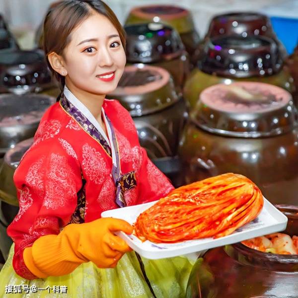 韩国腌泡菜成本近2000元，韩主妇很无奈！