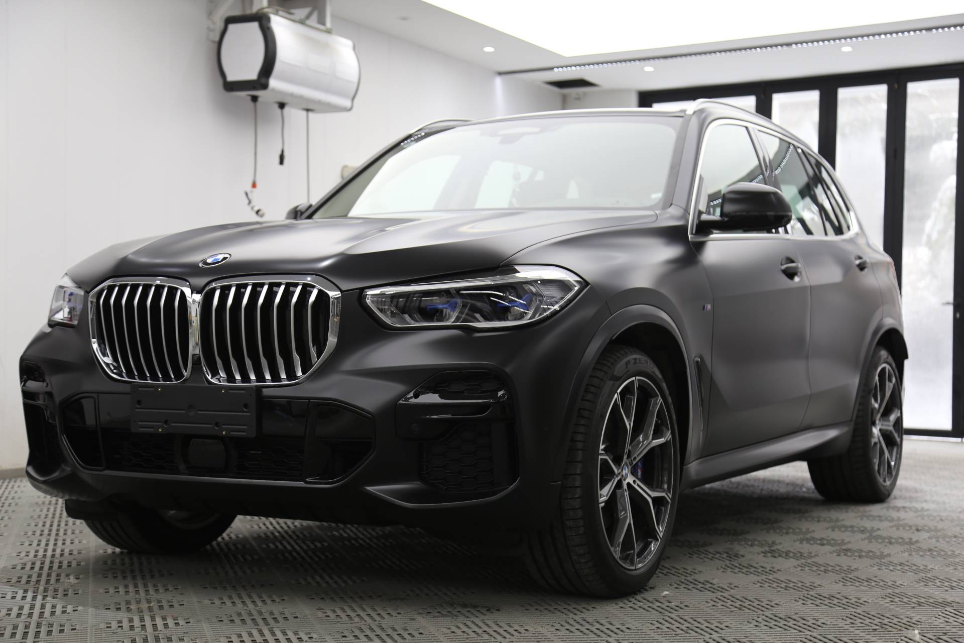 宝马x5济南欧瑟全车装贴xpel哑光隐形车衣 电动踏板