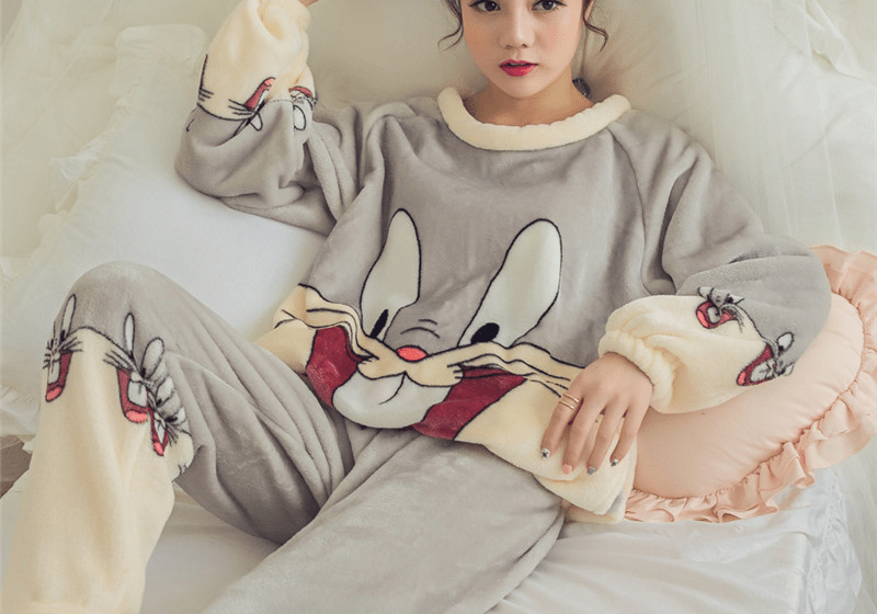 女士 秋凉了，你该换睡衣了