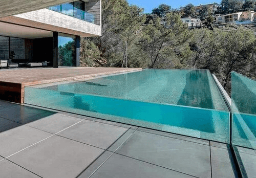 10个令人惊叹的玻璃游泳池设计
