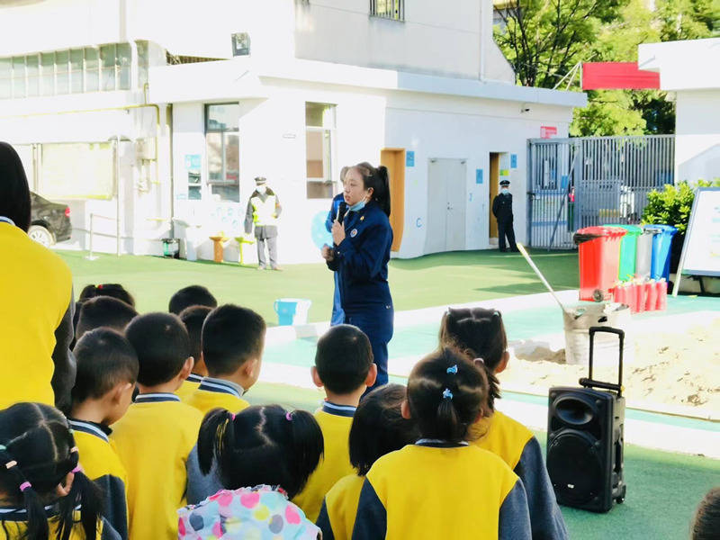 消防安全伴"童"行——隆阳区莱茵宝贝幼儿园消防安全日_灭火