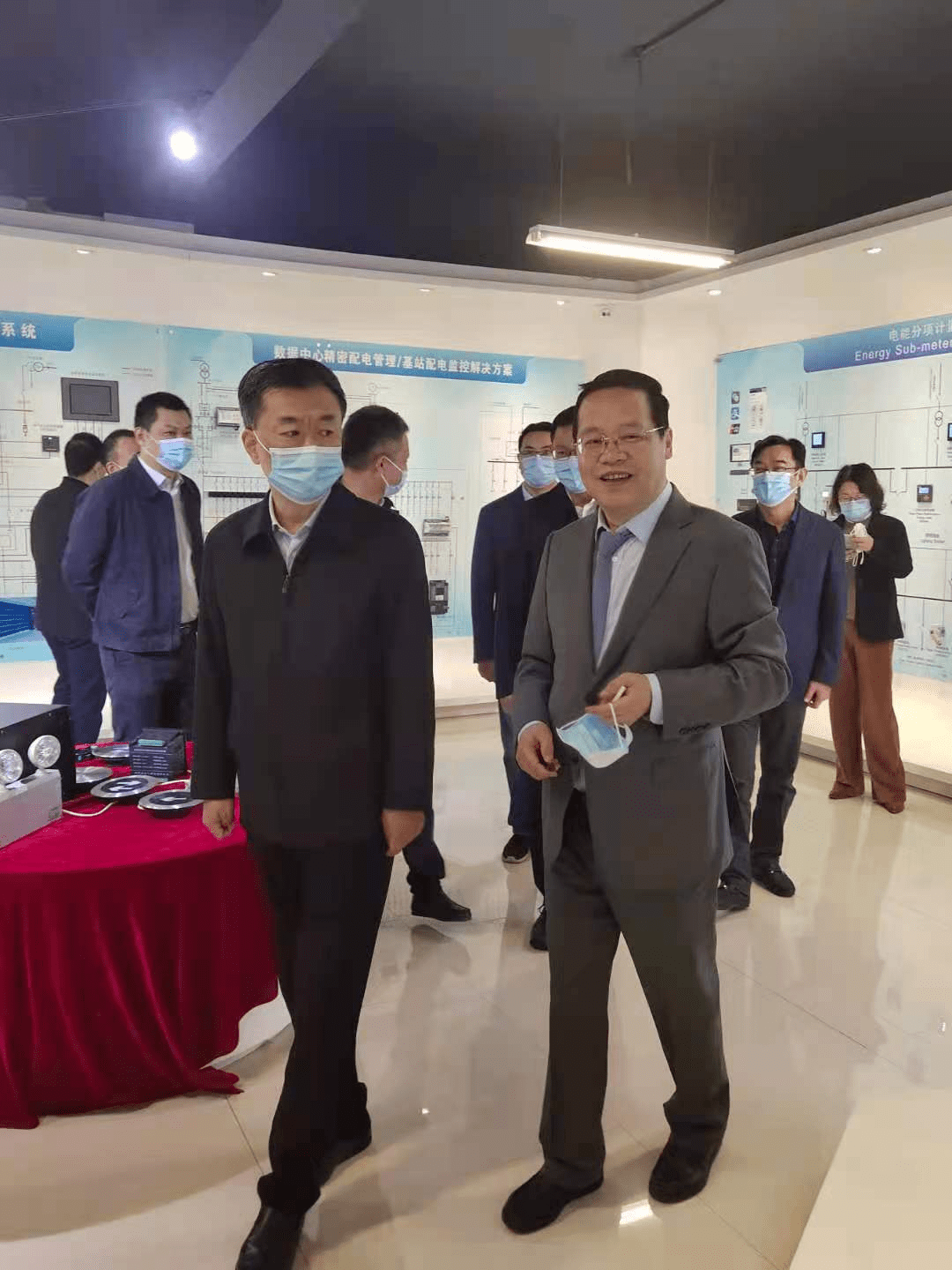 江阴市委许书记走访江苏安科瑞电器安科瑞范宏博