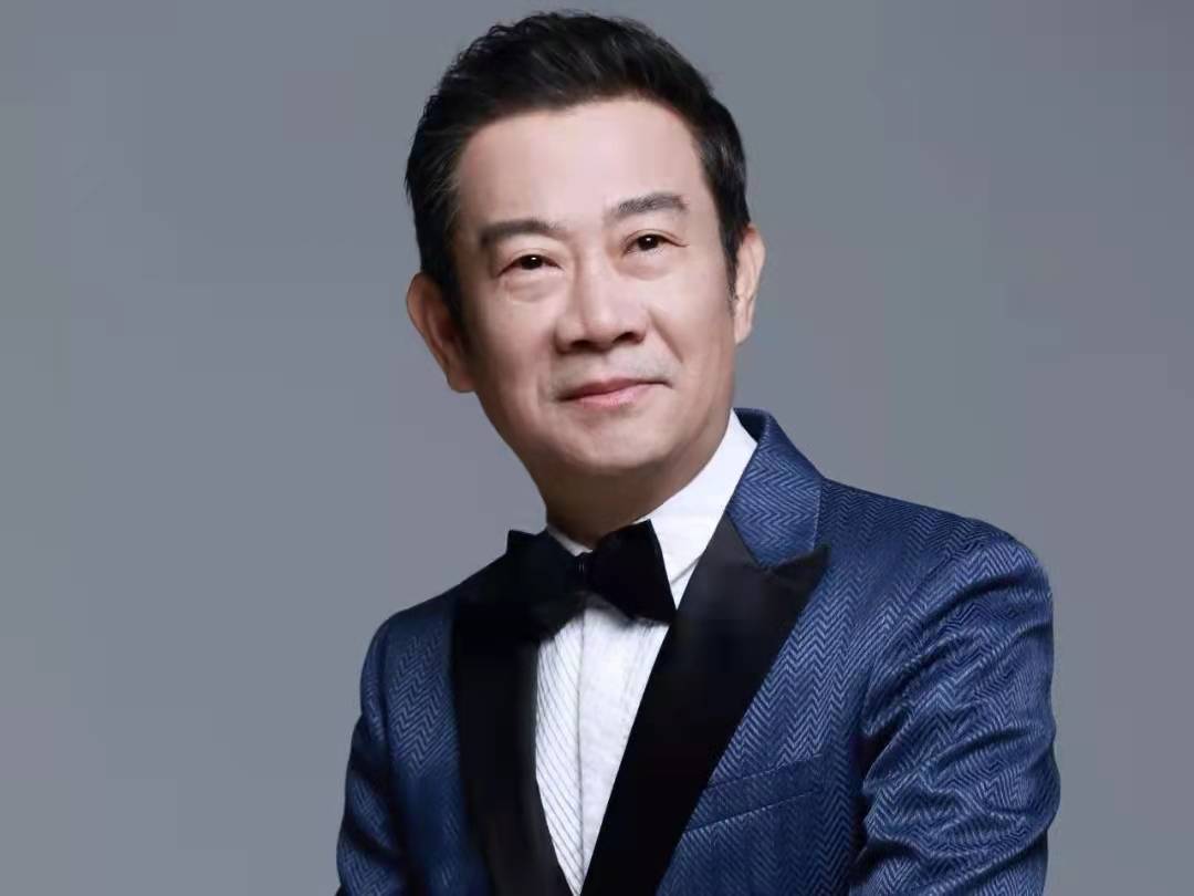 原创相声演员赵保乐做起了美食博主曾经担任过央视主持人的工作