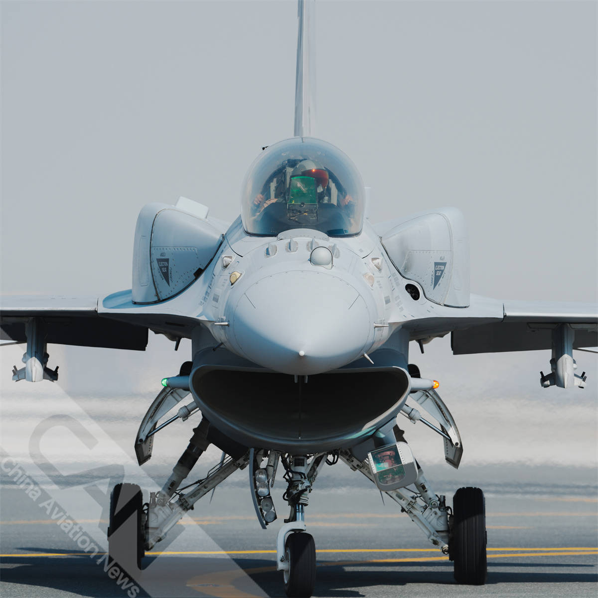 高清大图迪拜航展上的f16战斗机