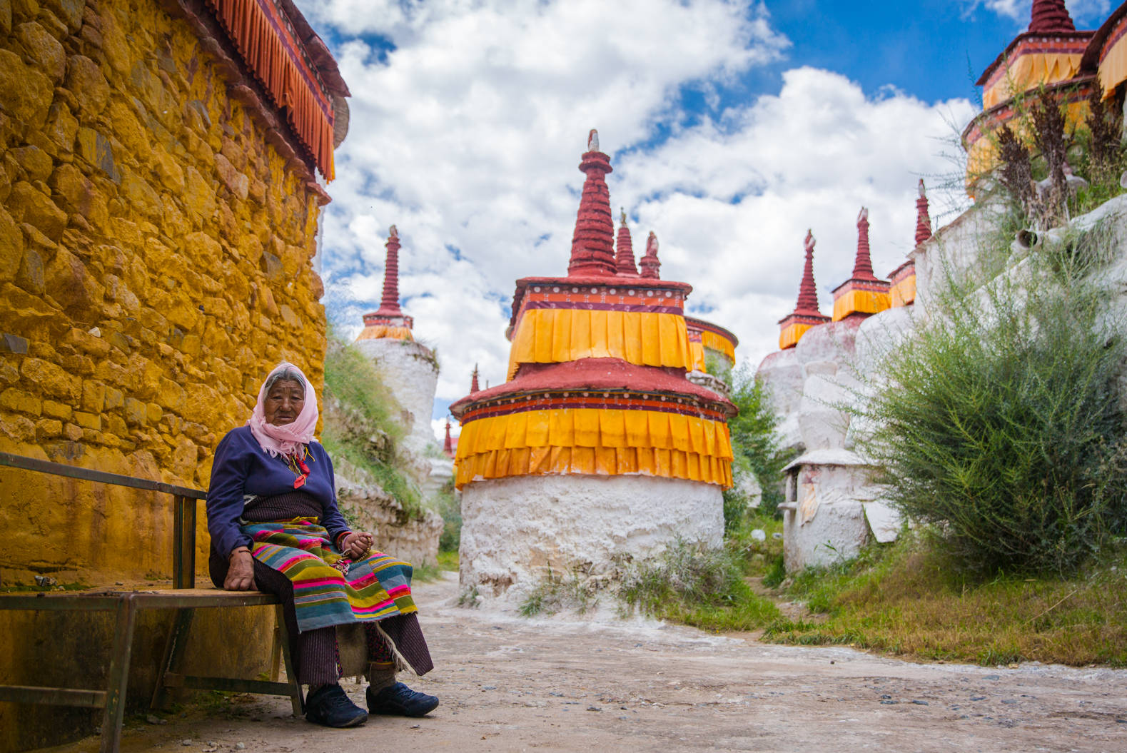西藏最可爱的寺庙，佛塔像一朵朵蘑菇，可能会萌到你