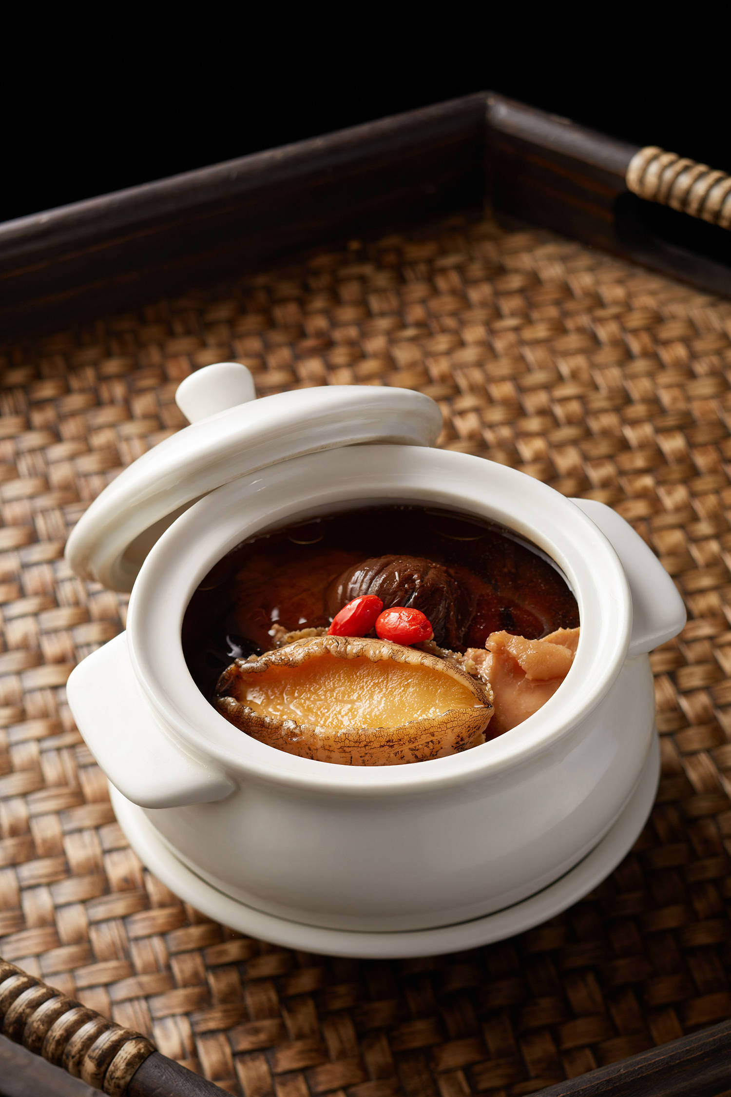 健康滋补的黄山炖鸽,尽是徽州人间烟火