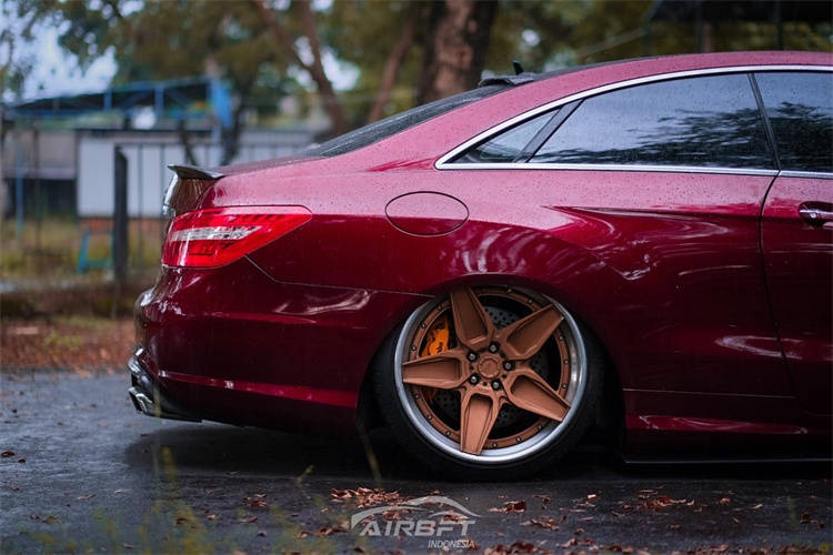 奔驰w207改装气动避震案例红色魅影_搜狐汽车_搜狐网