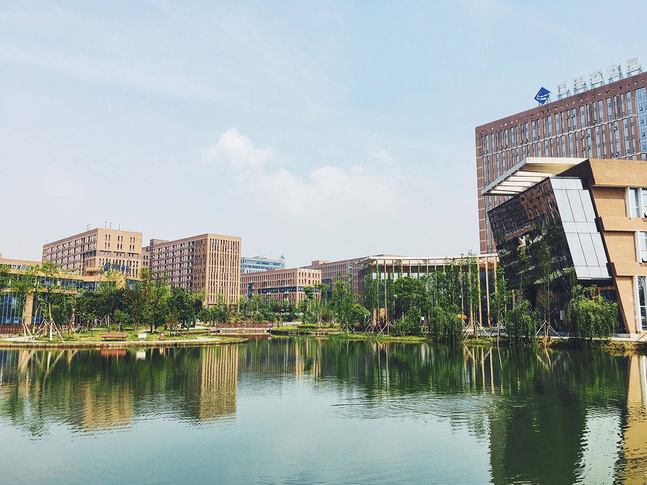 长沙中电软件园停车场无人值守化管理成本直降