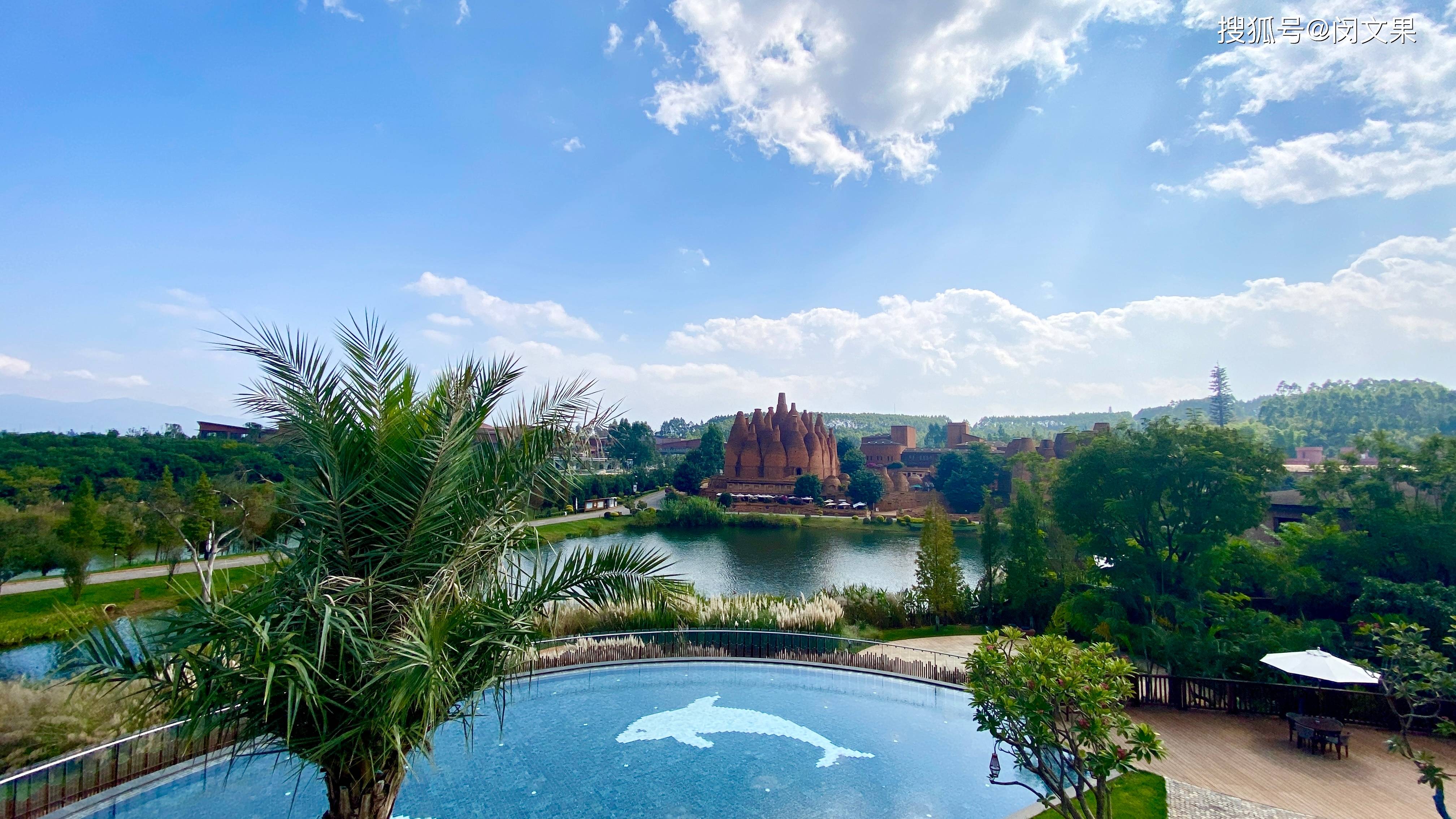 弥勒逍遥之境,可以放肆旅拍,可以温泉涤身|弥勒东风韵美憬阁精选酒店_