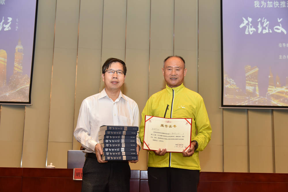 著名军旅作家胡世宗讲述文学长征路师生听着听着落泪了