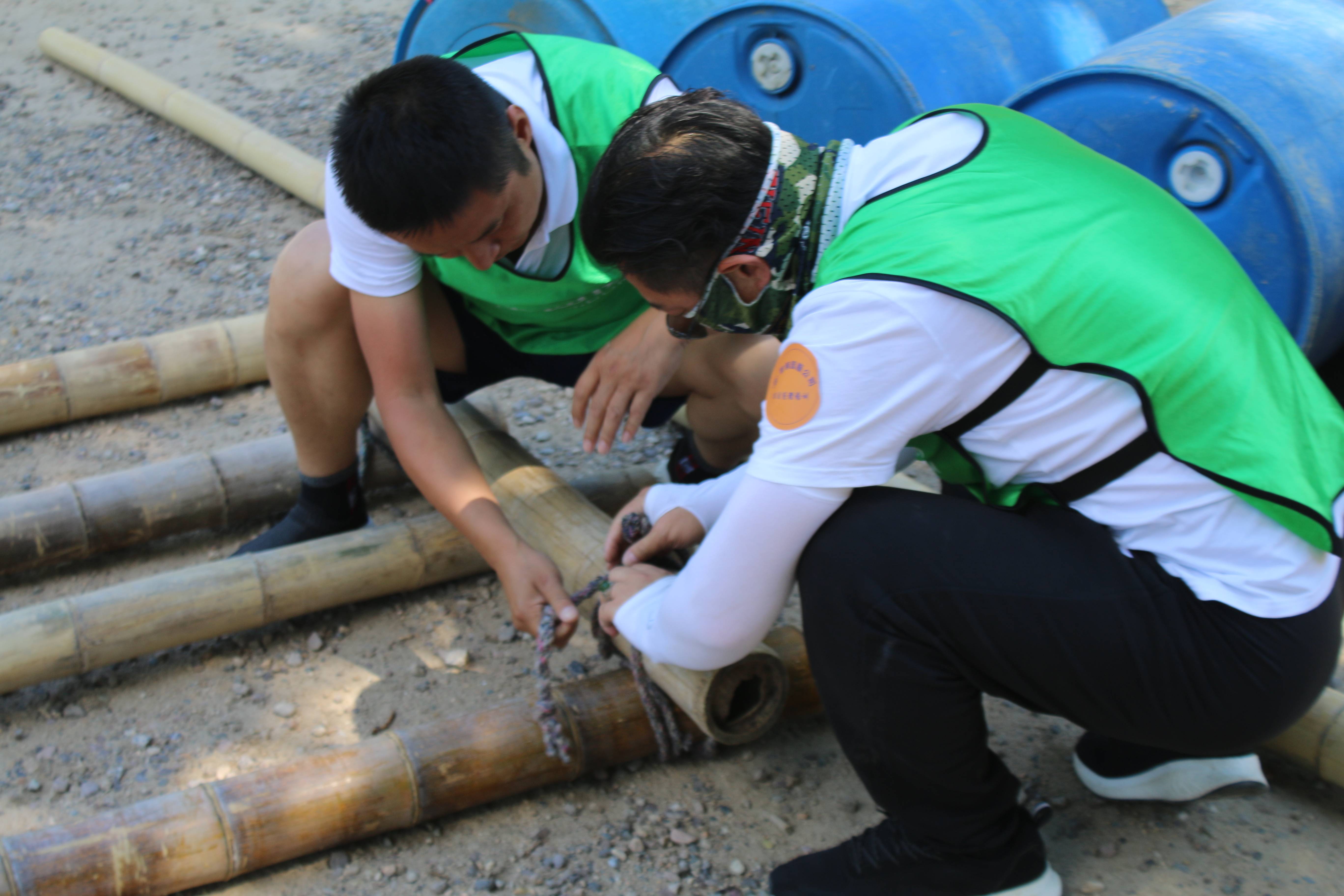 拓展团建活动之水上造船