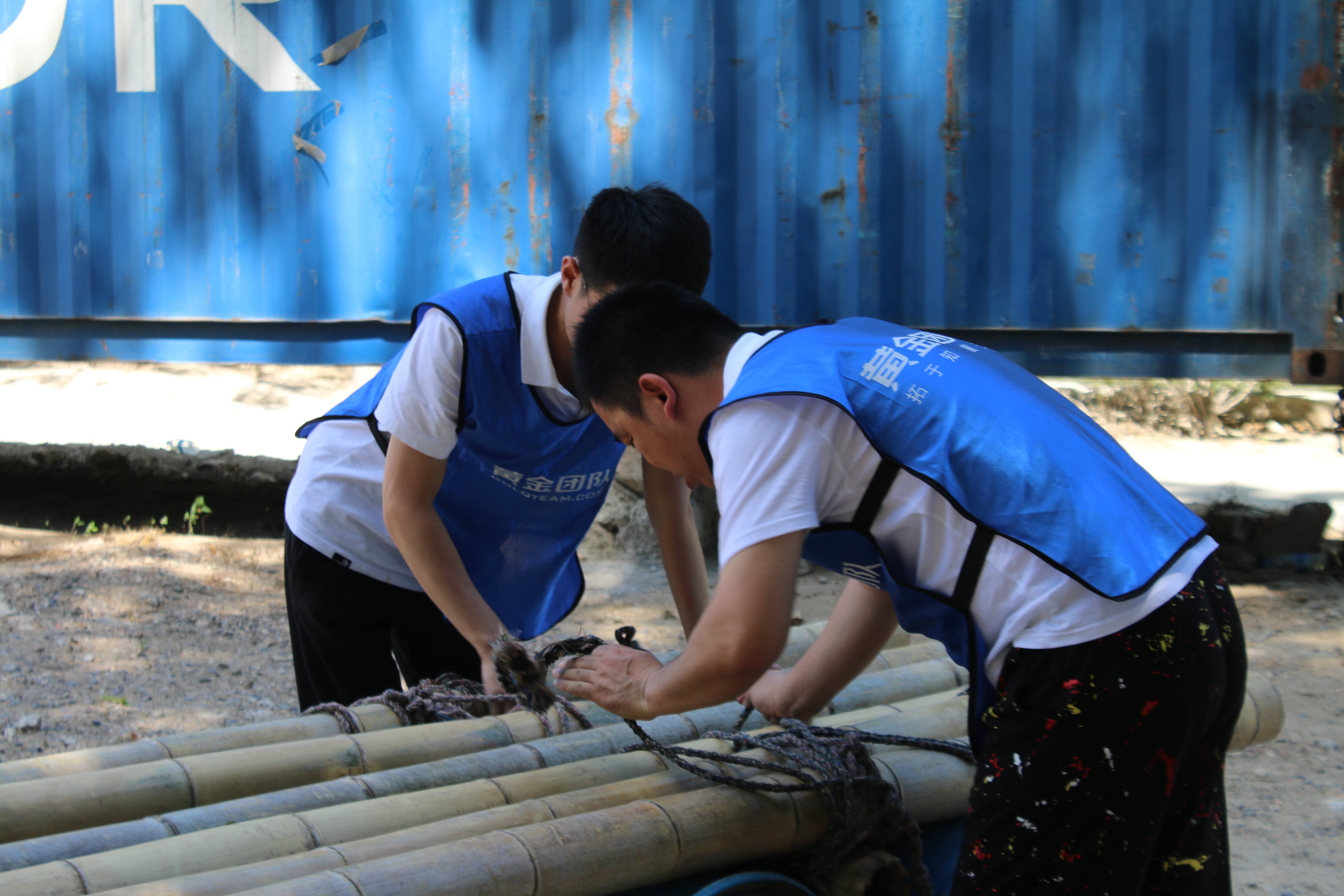 拓展团建活动之水上造船
