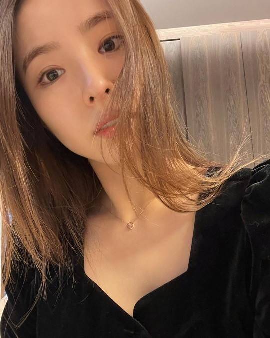 韩国女艺人申世景晒怼脸自拍 素颜出镜不施粉黛