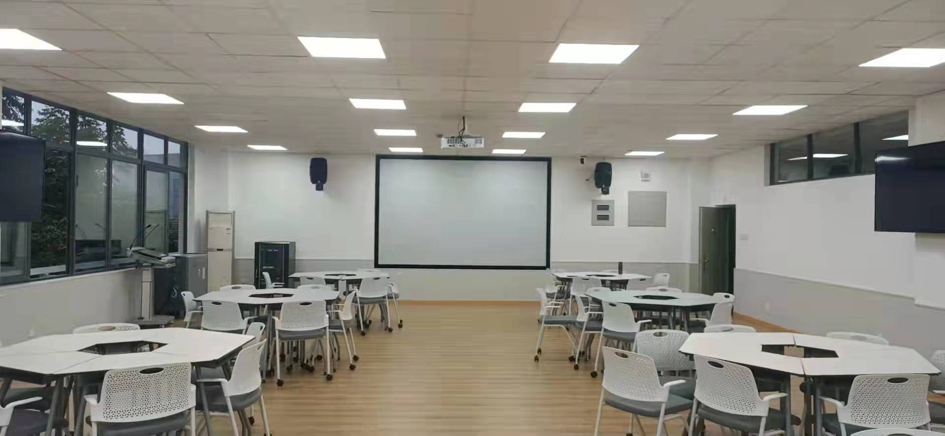 可以实现多种教学模式--因度多功能拼接桌_分组_教室_智慧