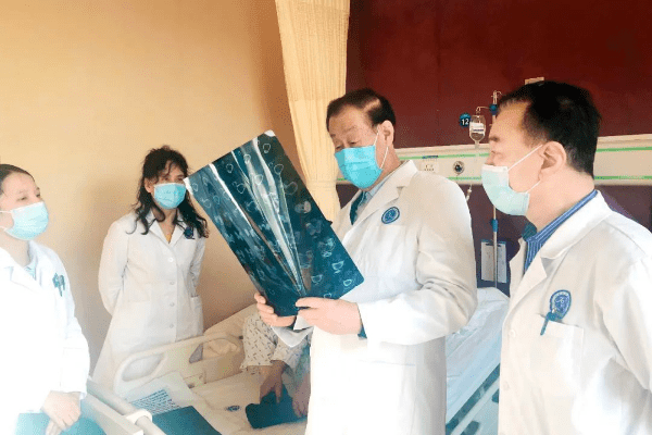 学敏|永葆初心 服务医患 | 天津这家医院，院士来查房！