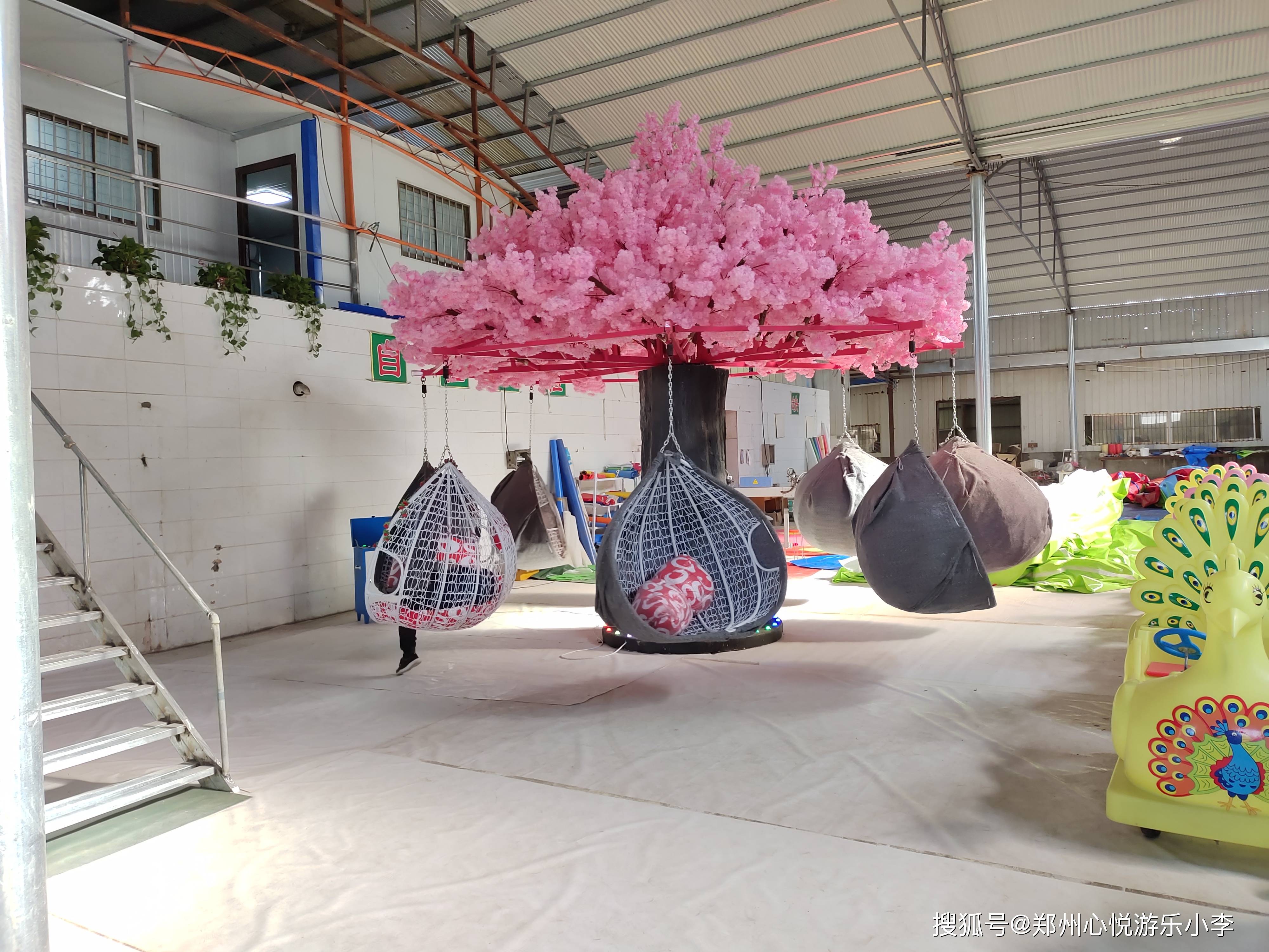 景区网红打卡地八座旋转许愿树引流设备好玩又好看