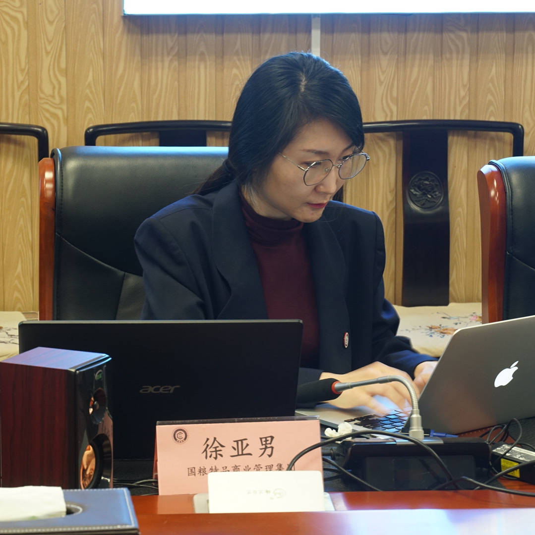 中能瑞峰总经理张铭鑫对中能瑞峰近期工作的开展情况作详细汇报.