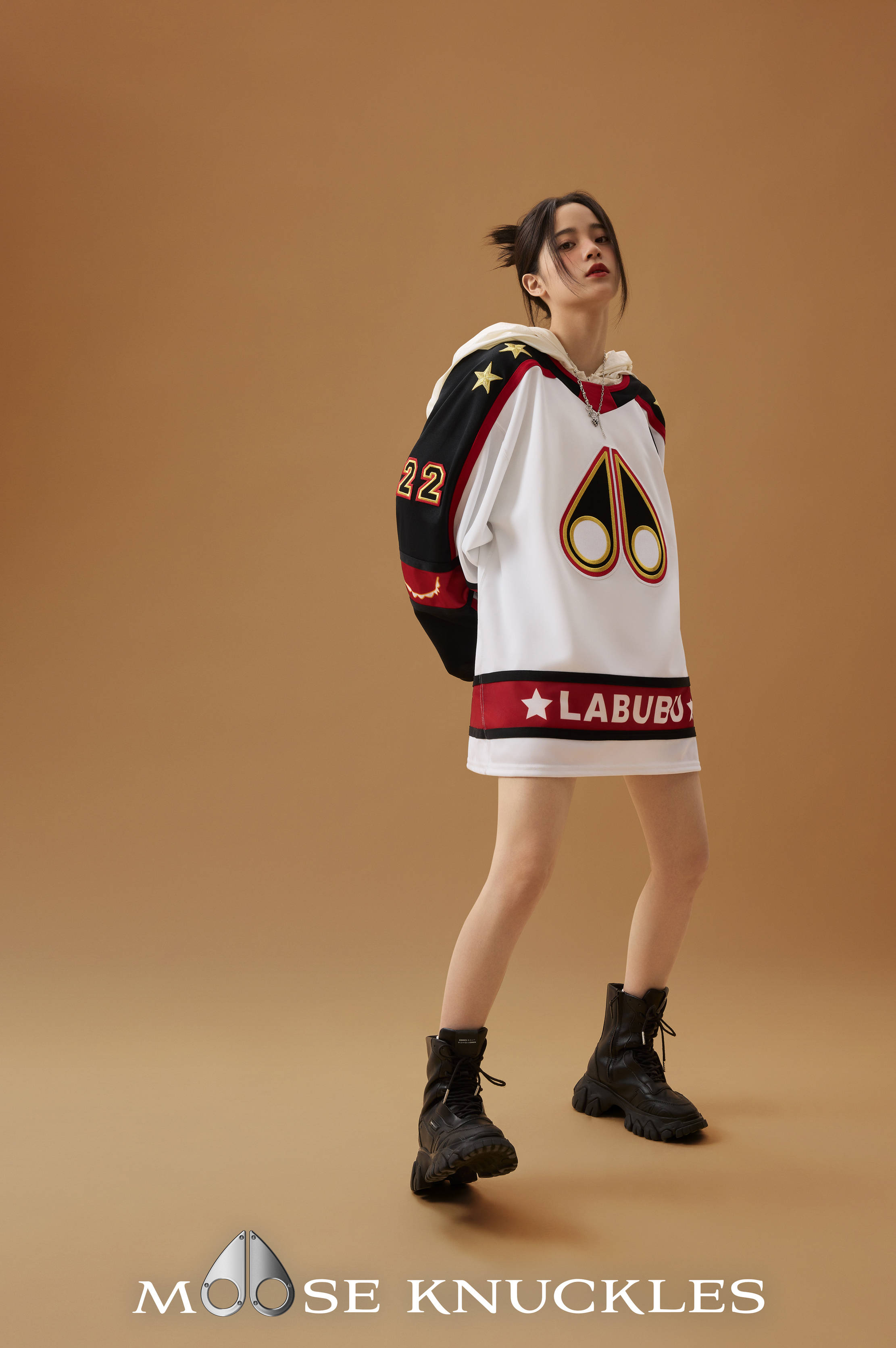 mooseknuckles携手欧阳娜娜一起热力炙造暨潮玩冰球胶囊系列礼赞冬奥