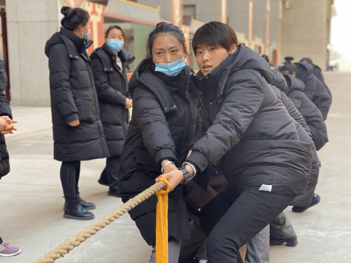 协作|“卓越团队·共赢未来”法门文化景区旅游公司开展冬季拔河比赛