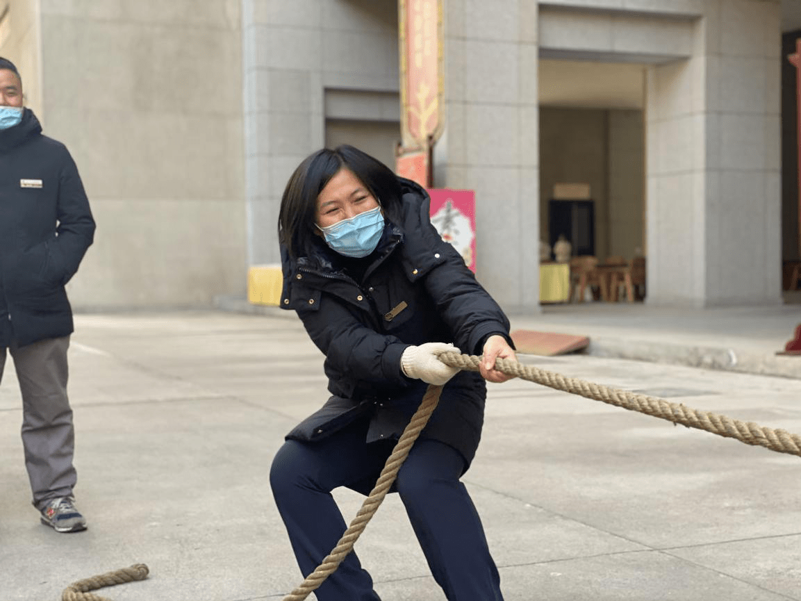 协作|“卓越团队·共赢未来”法门文化景区旅游公司开展冬季拔河比赛