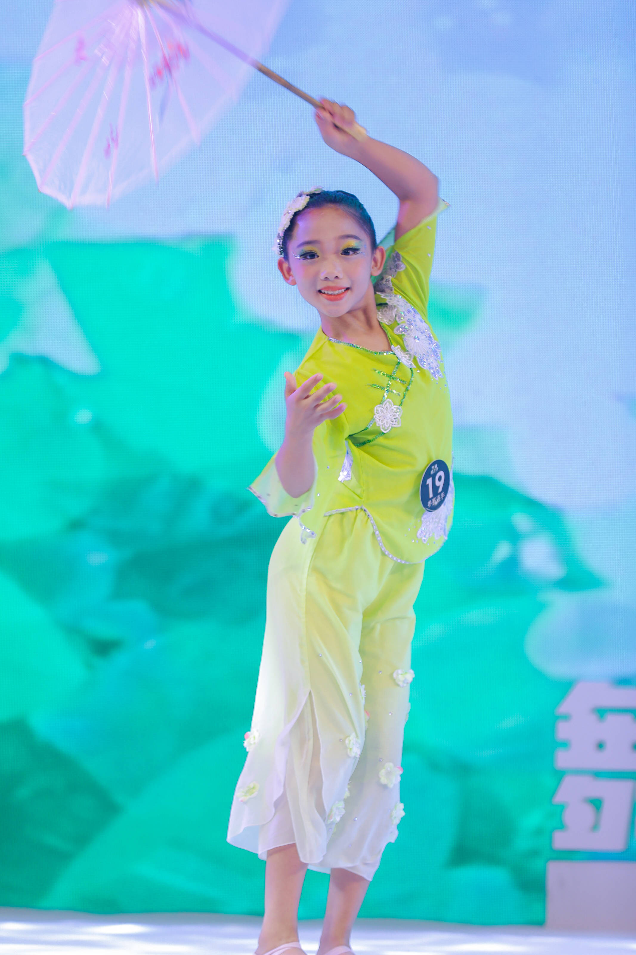 专访| 舞林新生代广州人气之星 夏依斐:跳舞让我快乐_舞蹈_舞台_比赛