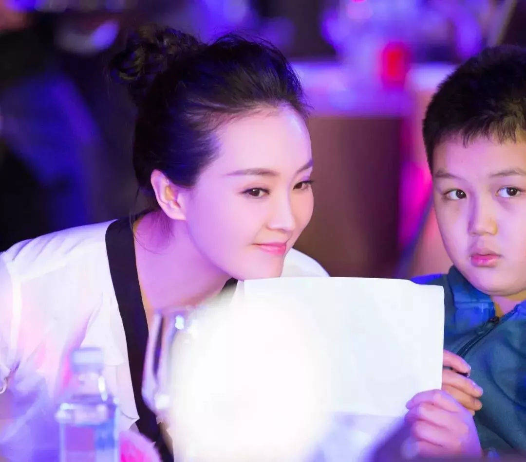 他是名副其实的皇族后裔,二婚妻子娶“晴格格”,奋斗史令人佩服_王志才_王艳_成为了