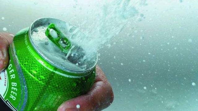 2,喝碳酸饮料开瓶容易喷出怎么办?