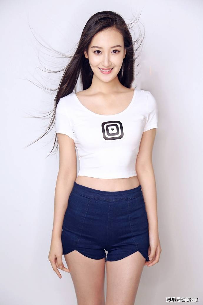 气质美女王沛然高挑身材优雅魅力