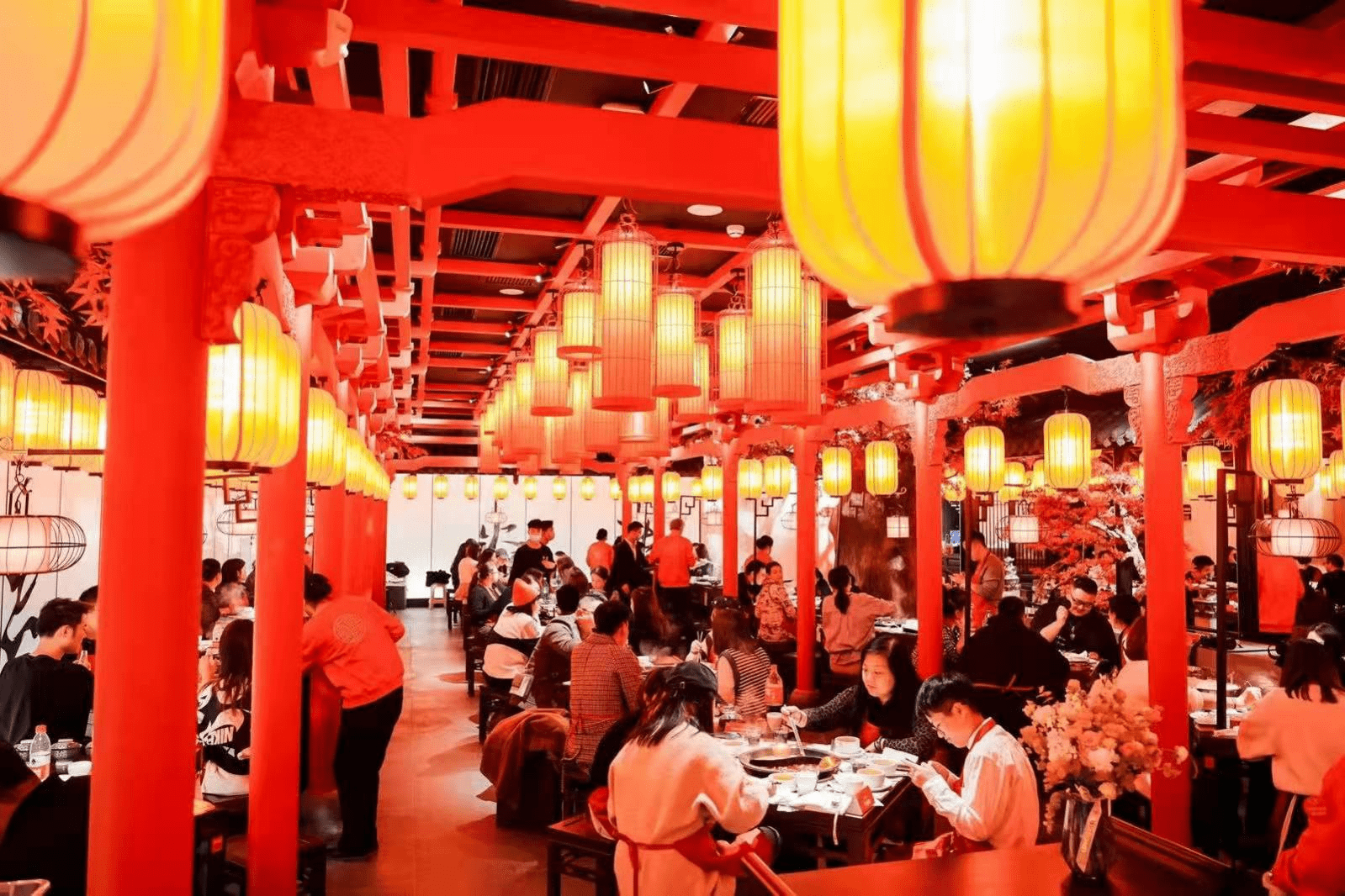 邓伦的火锅店,火社火锅北京首店12月18日正式起航,据悉,为了保证地道