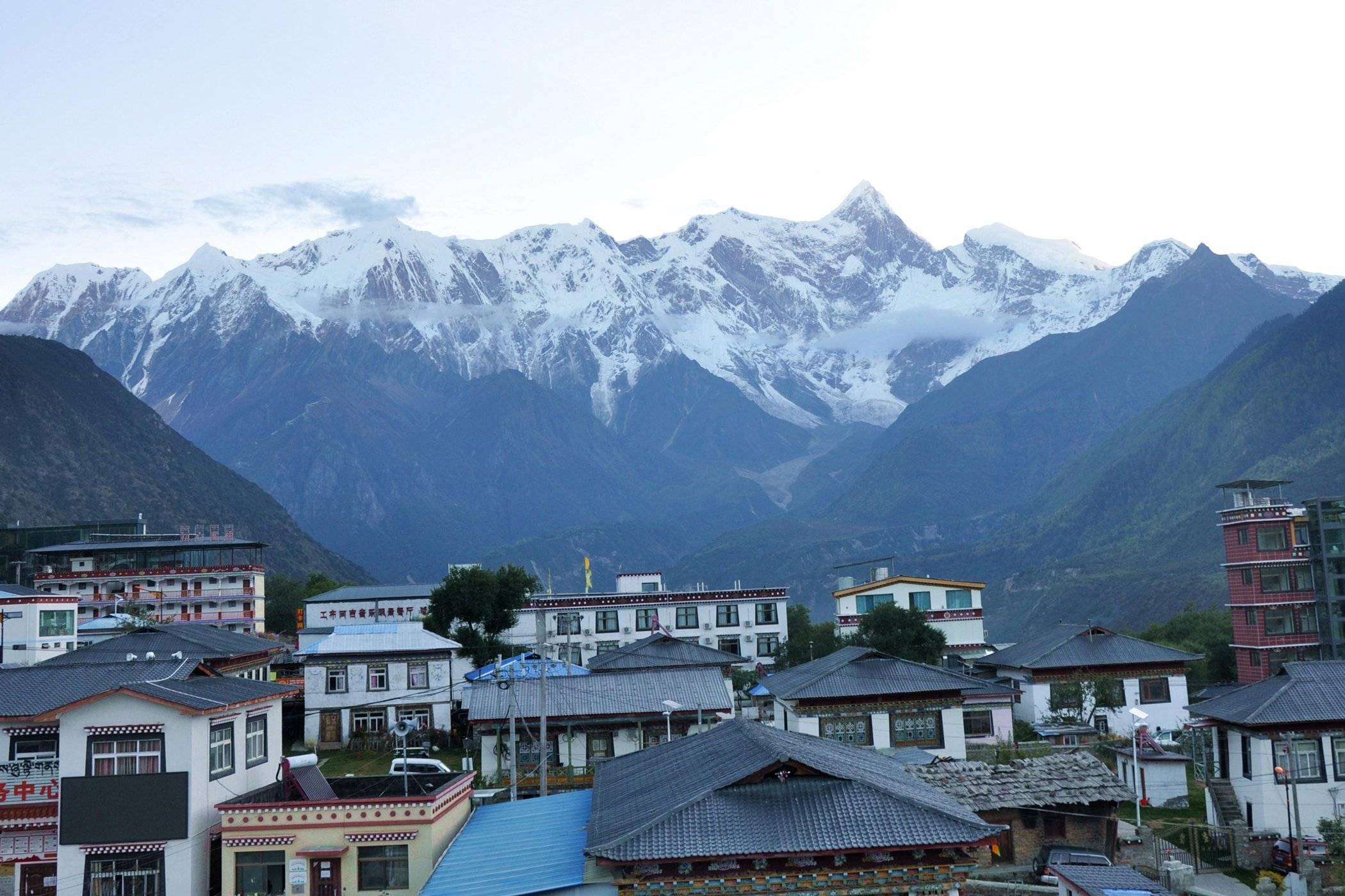 林芝索松村里的雅鲁藏布江与南迦巴瓦峰
