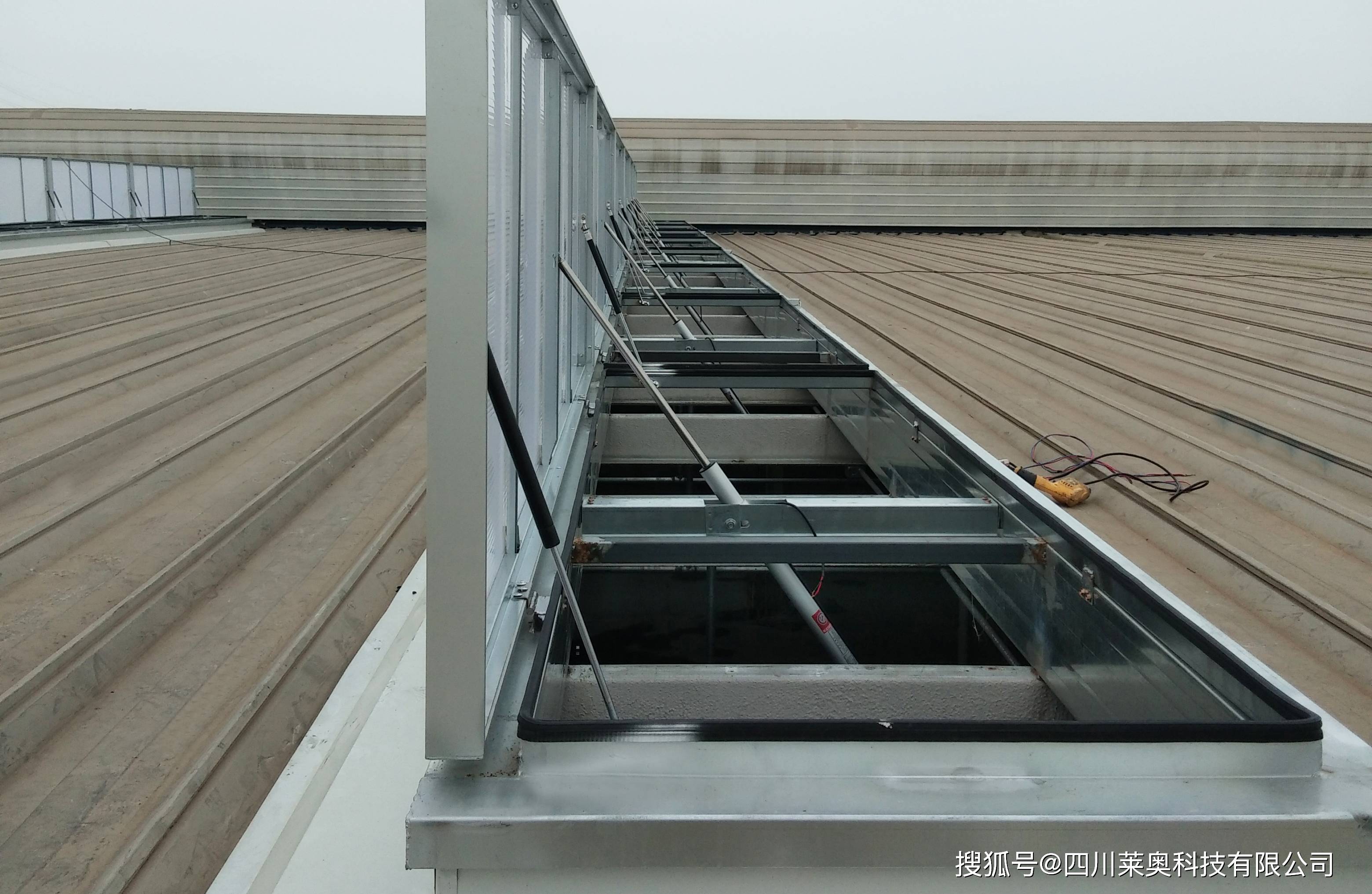 【四川莱奥】电动采光排烟天窗的应用_厂房_工业_地区