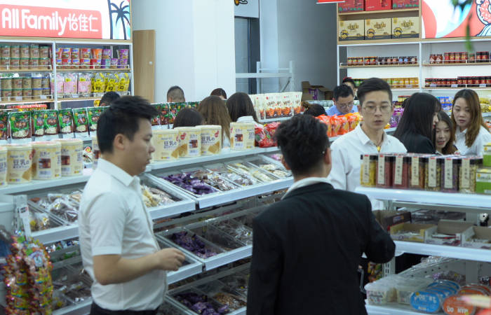 因为|我们采访了几位零食店主,聊聊他们的2021