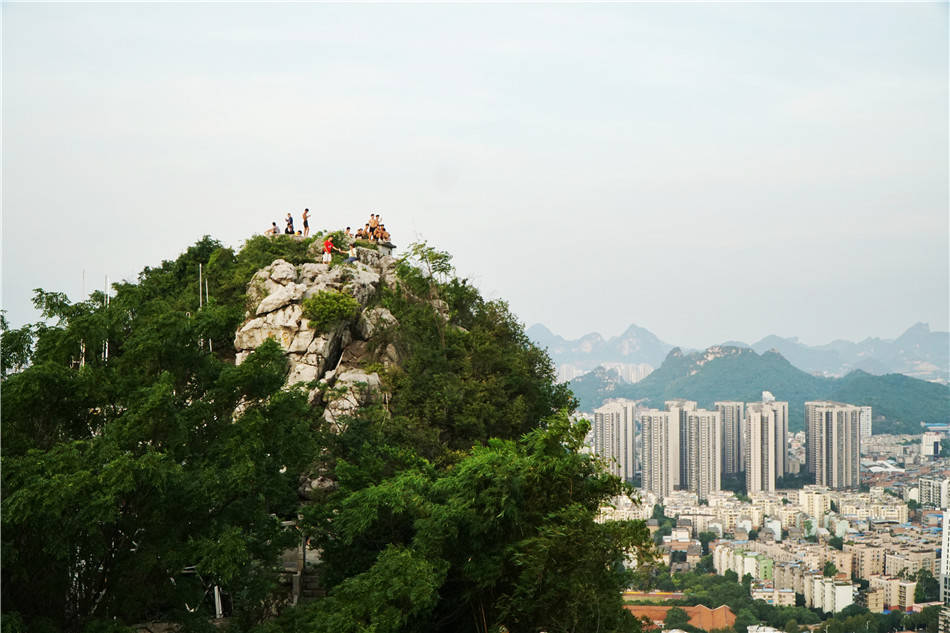 马鞍山|广西：柳州，山环水绕，宏阔博大的江，土山石峰相间中的城