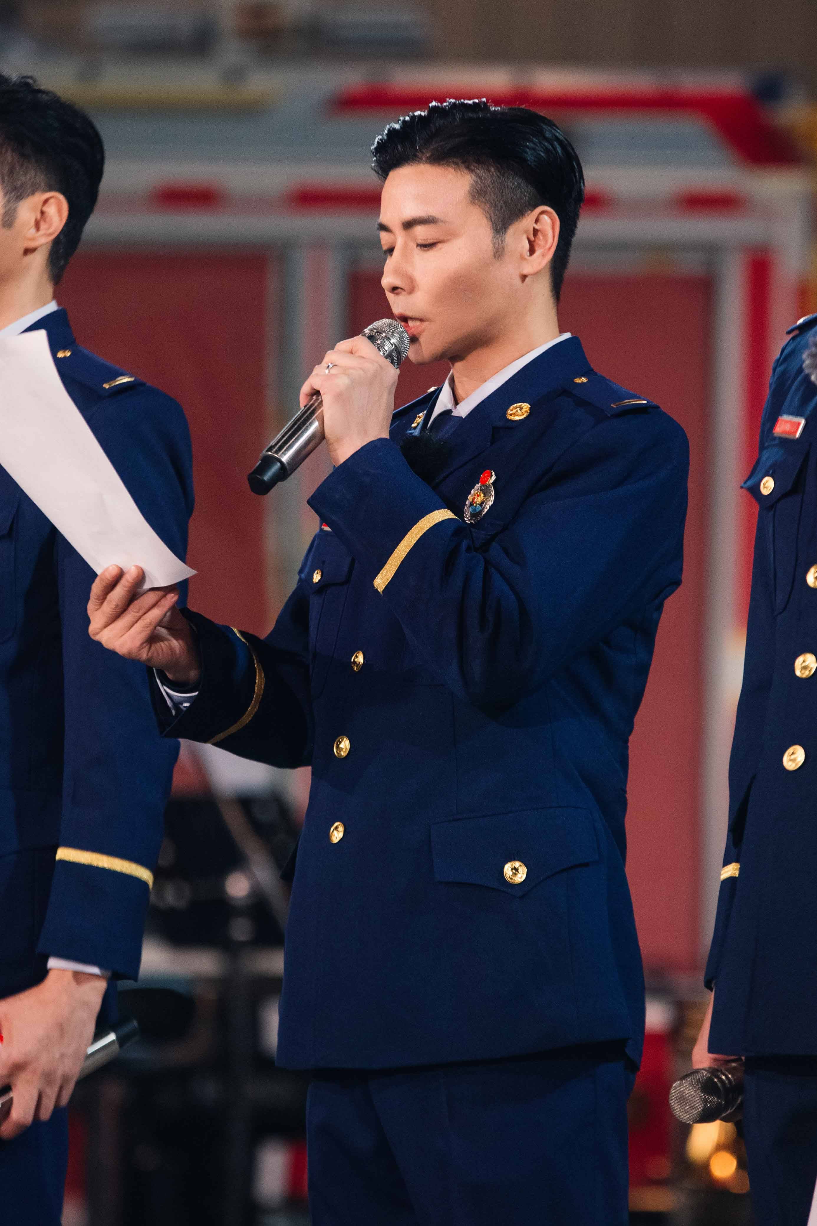 陈小春|《我们的滚烫人生》开启滚烫live秀 毕业典礼陈小春读信落泪