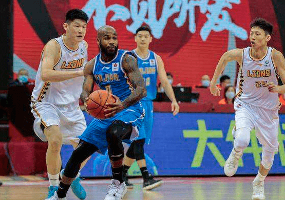一战|疯狂出手31次只拿22分！CBA得分王被打回原形 他就是个大刷子