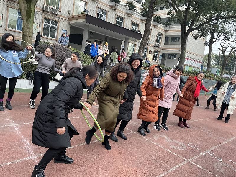 石洞学校庆元旦游园活动