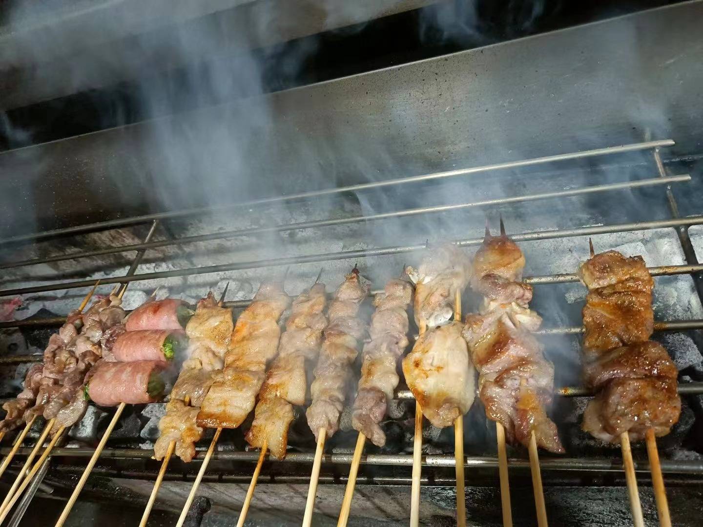 2,外卖拓展烧烤消费场景;截至2017年底,中国在线外卖用户达到3亿.