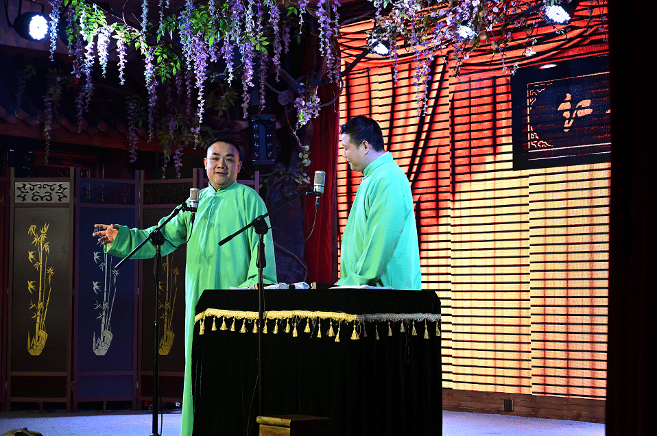 长沙相声，在长沙看的传统相声，多半都是长沙半趣斋剧场的相声。