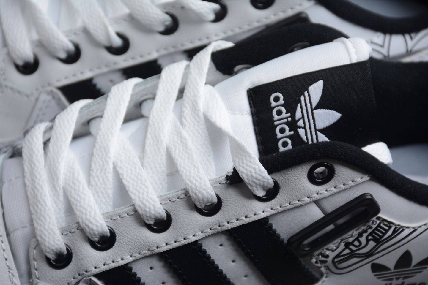 阿迪达斯 adidas forum 84 low 三叶草黑白涂鸦运动鞋