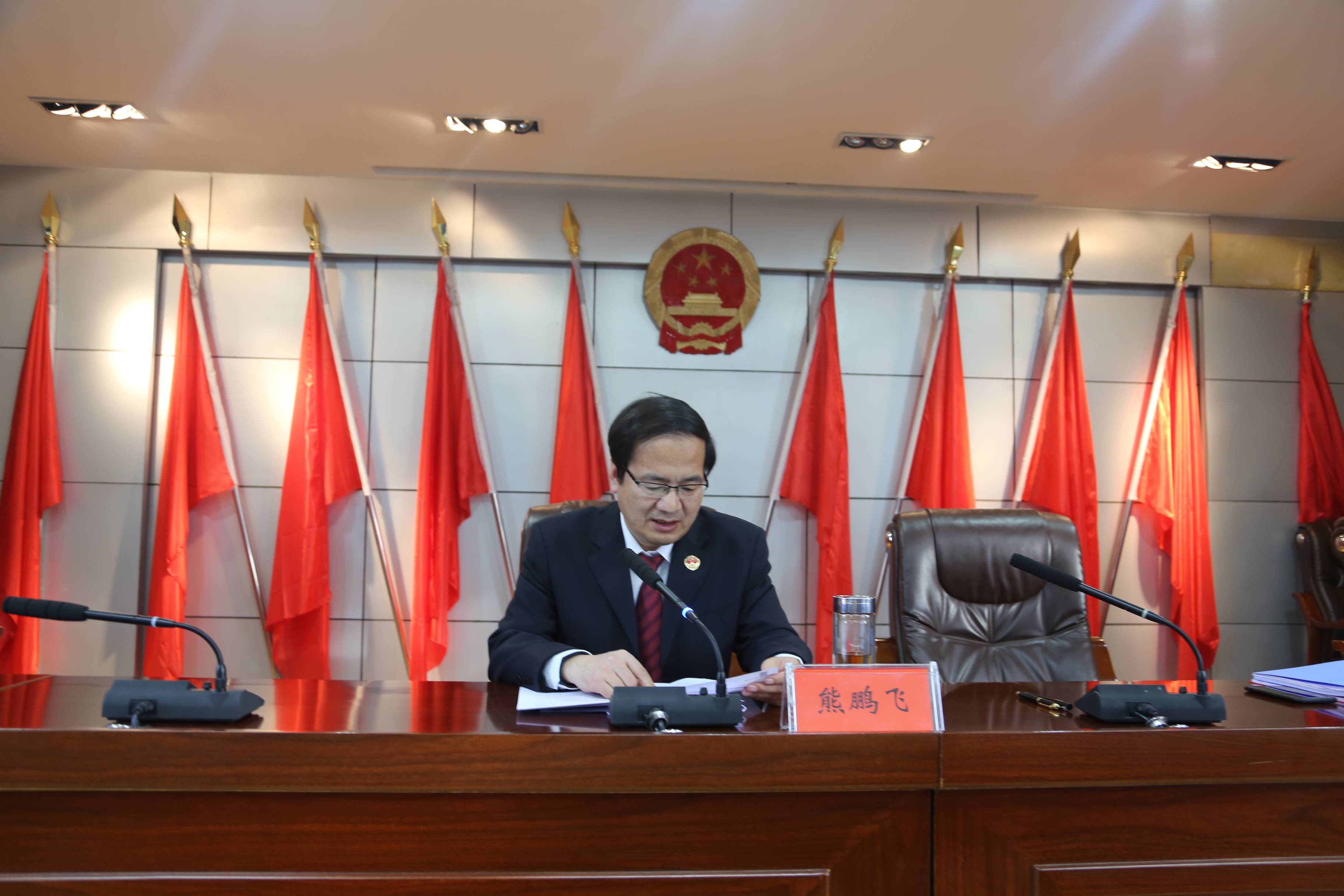 讲座中,熊鹏飞紧扣学习贯彻党的十九届六中全会精神,市第八次党代会