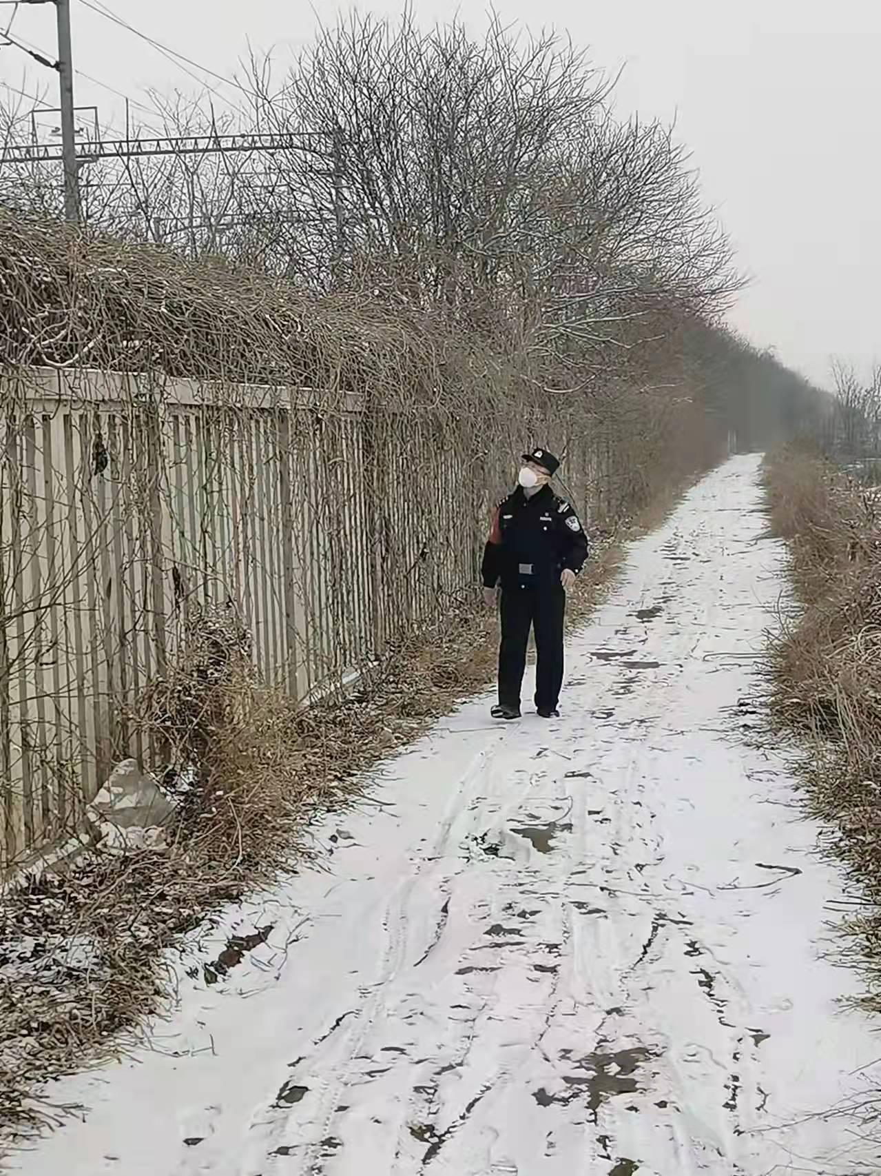 保定铁警以雪为令 多举措确保旅客出行安全
