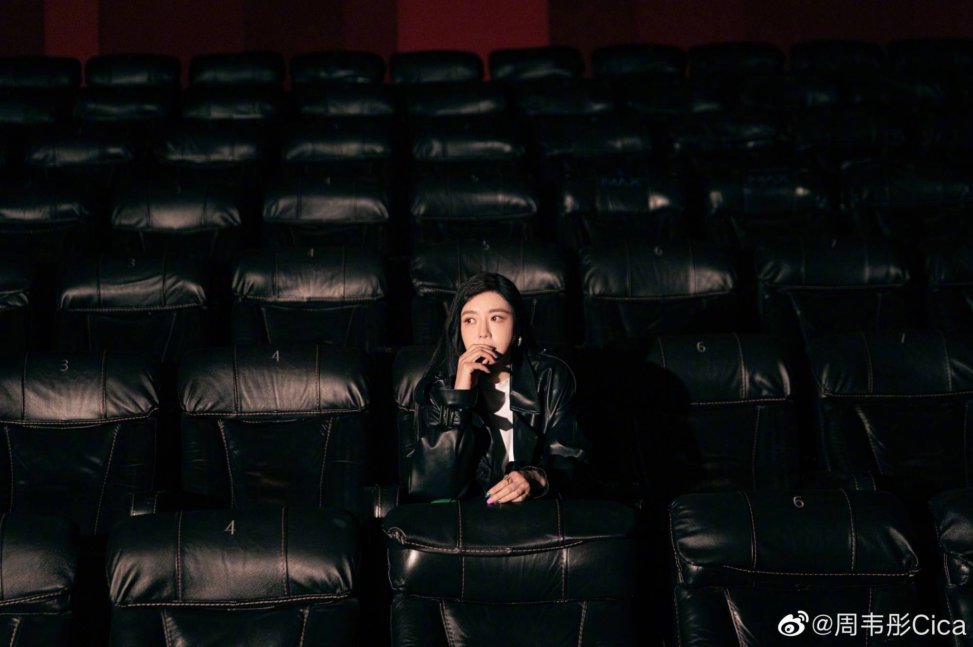 女神|女神周韦彤主演电影《惊天侠盗团》正在热拍