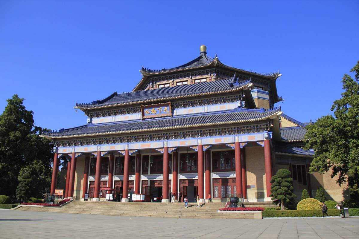 广州人民为了纪念这位伟大的革命先行者,于1931年在总统府的旧址上