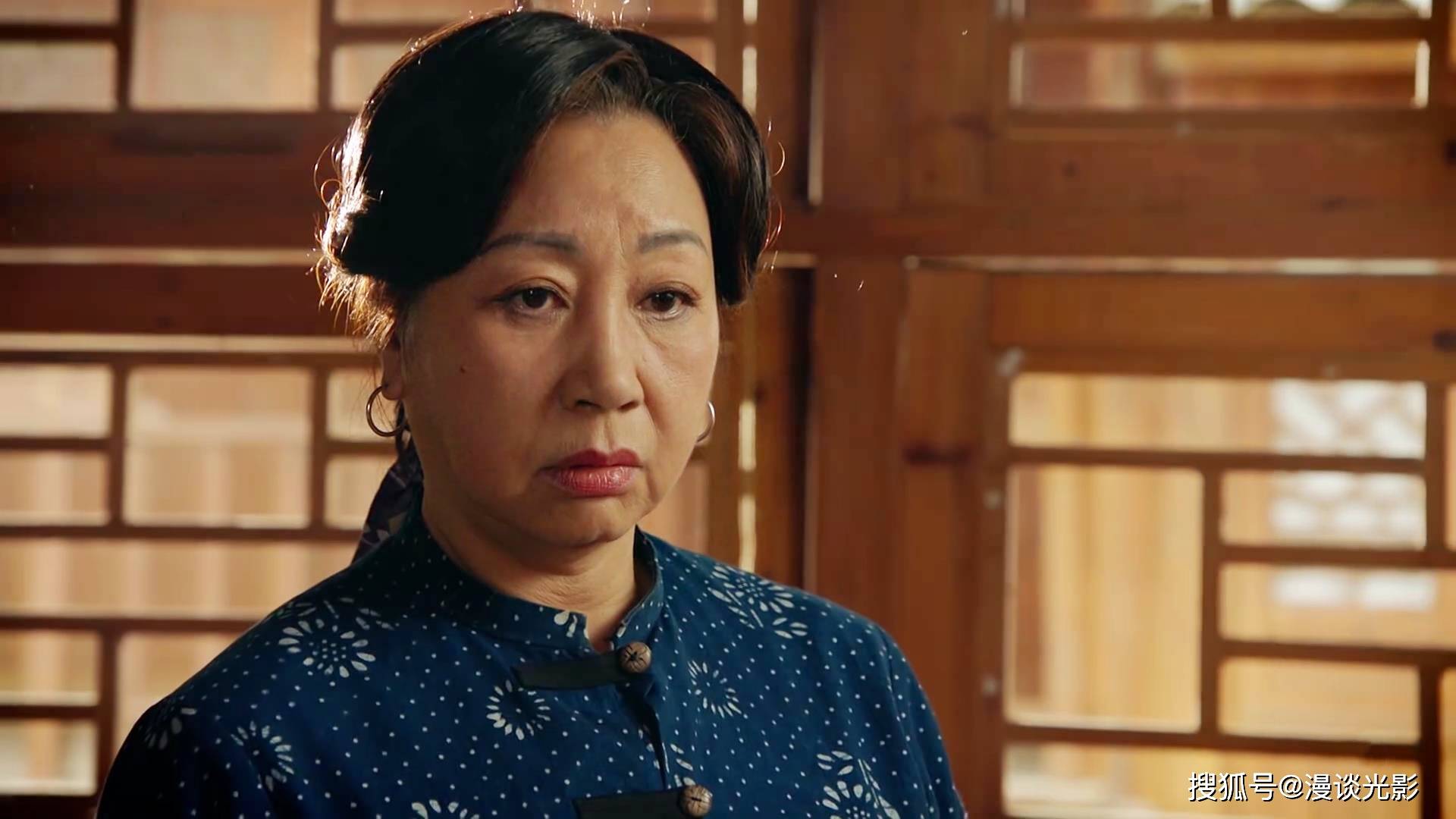 区别于 城寨英雄 铁拳英雄 的 包租婆 元秋让人又爱又恨 丁细凤 角色 毕易