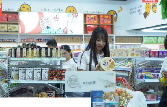 生活|布下品控的“天罗地网” 零食店实行多方品质监管