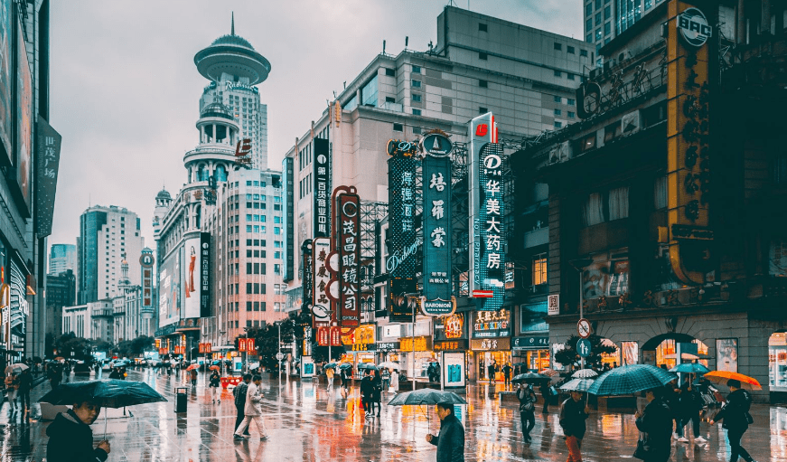 中国最缺烟火气的城市没有街边烧烤路边摊游客没有烟火气