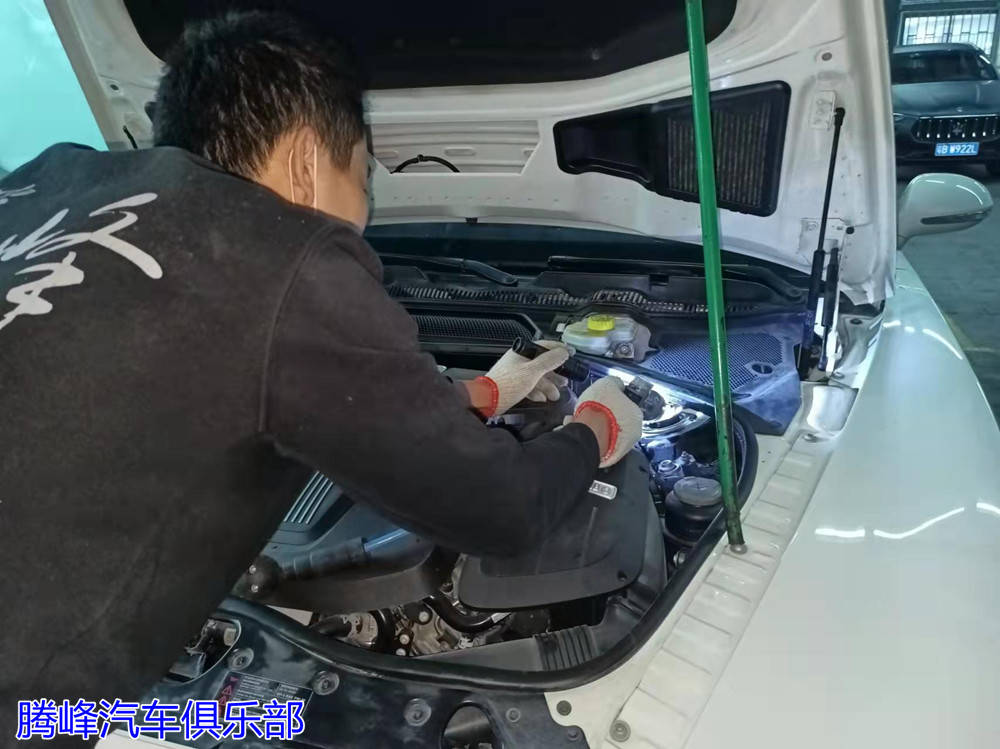 宾利维修宾利飞驰检查维修空气避震更换机油三滤