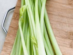 减脂餐—西芹炒纯瘦牛肉香肠